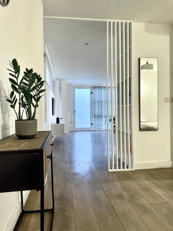 Spacious Industrial Style Apartment Londen Buitenkant foto